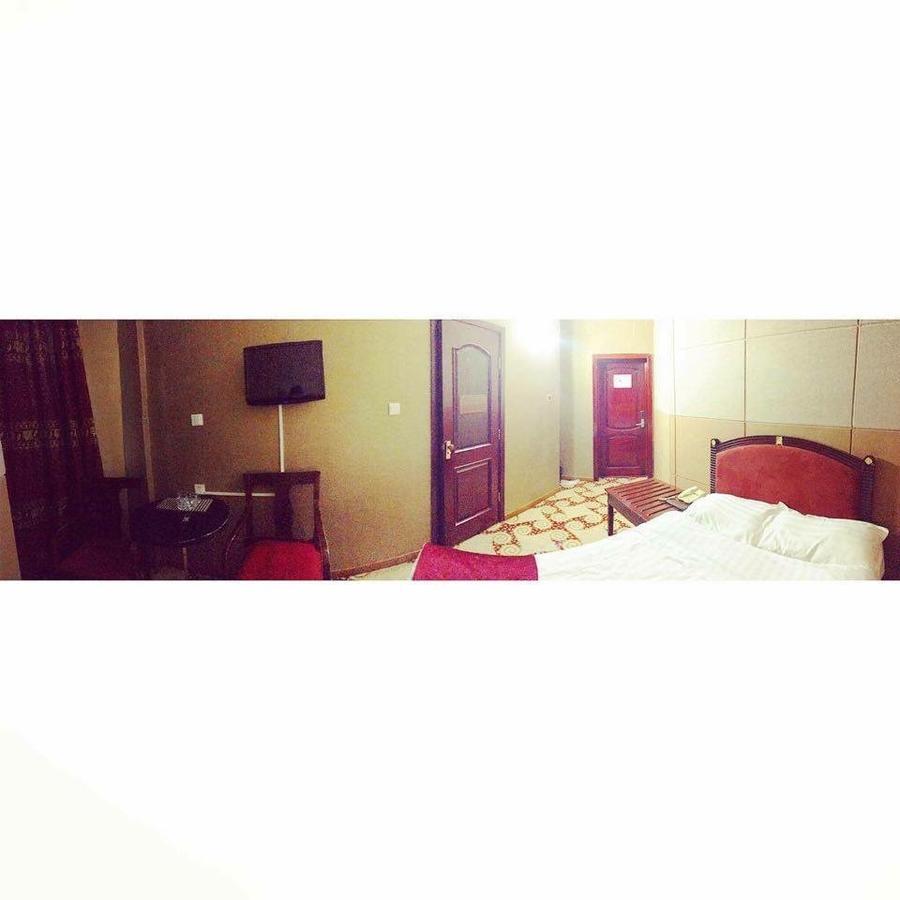 אולן בטור Elegance Hotel מראה חיצוני תמונה